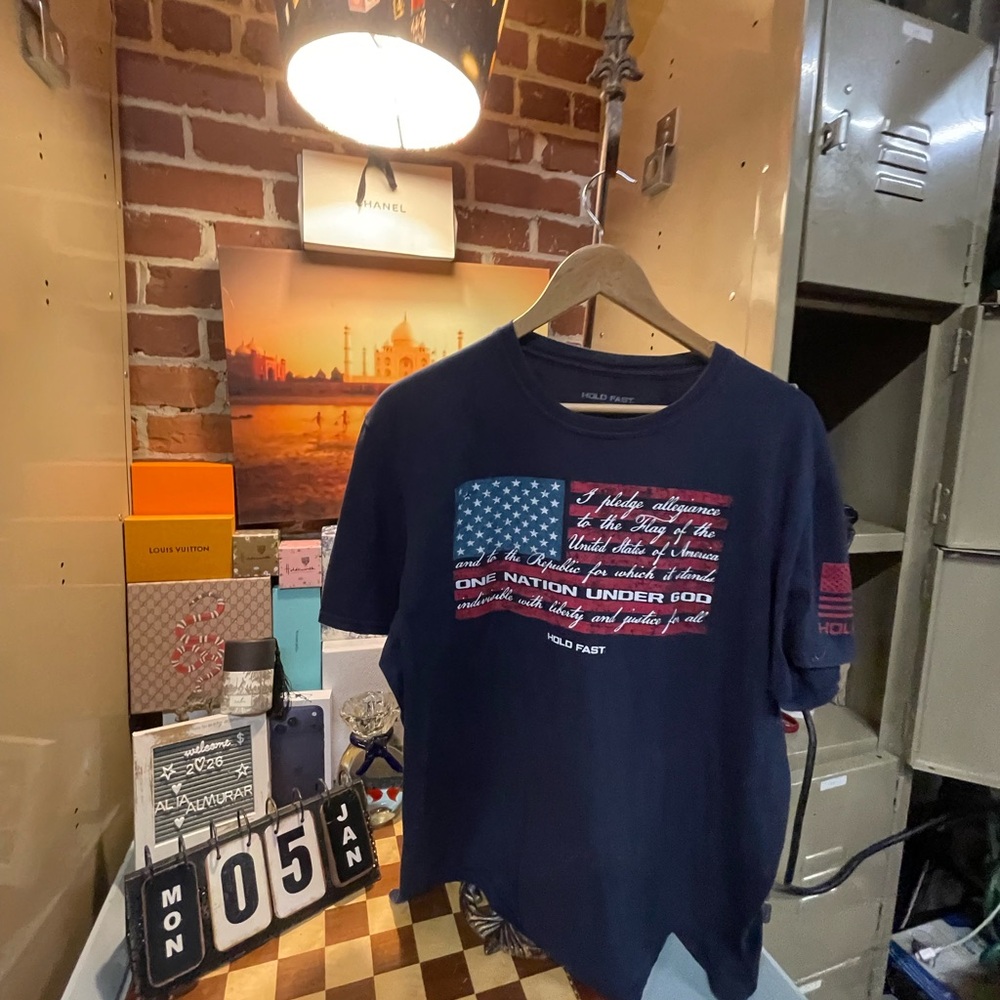 HOLD FAST MEDIUM Men's Christian T-Shirt - Pledge of Allegiance